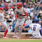 【MLB】「リトルリーグかよ」ファンも憤慨、レッズ捕手が犯した“とんでもない凡ミス”　無死満塁、三塁手がゴロでベースを踏んで本塁送球も……