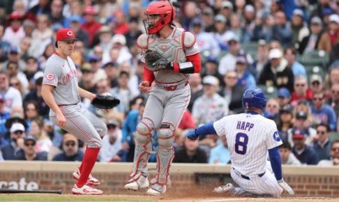 【MLB】「リトルリーグかよ」ファンも憤慨、レッズ捕手が犯した“とんでもない凡ミス”　無死満塁、三塁手がゴロでベースを踏んで本塁送球も……