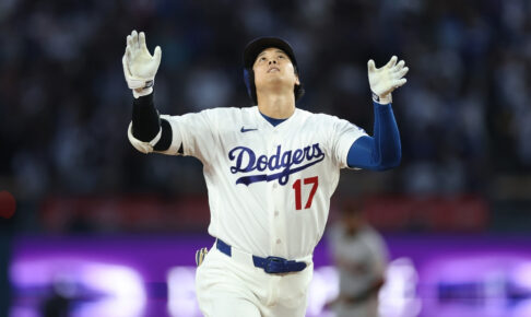 【MLB】「ボールくれよ」大谷翔平、53打席ぶり7号アーチで……心から安堵の表情　“記念球要求”に同僚たち爆笑