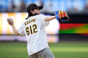 石川佳純さんがパドレス×ドジャース戦で始球式「楽しく忘れられない日」　MLB初観戦を報告、松井裕樹との2ショットも披露