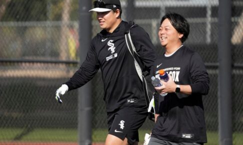 【MLB】シカゴ地元紙、村上宗隆の通訳・八木賢造氏を特集　会社員から劇的キャリアチェンジ……監督も「問題ない」と高評価