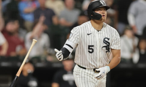 【MLB】村上宗隆に豪快弾を浴びたツインズ右腕、ショックで？グラブを落とす　本塁打をお膳立てした西田陸浮の深々お辞儀も話題に