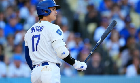 【MLB】大谷翔平、右手甲への死球で途中交代……プロテクターに当たるも痛がる素振り　明日の登板に影響は？