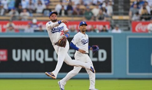 【MLB】本当に引退するの？マウンドの佐々木朗希も思わず仰天、37歳ロハスのアクロバティックな「スーパープレー」