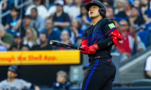 【MLB】「本当にすごい奴だ」岡本和真が止まらない、本拠地熱狂の“2試合連発”19号アーチ　米記者絶賛のムーンショット