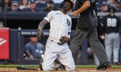 【MLB】チザムJr.が悶絶、自打球がワンバウンドで“股間に直撃”　ジャッジはベンチで笑い堪えるも……実況席は爆笑「これは痛すぎるぞ」