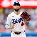 【MLB】「パヘスの前で走るな」佐々木朗希を救った、初回先頭の長打を刺した“パーフェクトスロー”　反転から圧巻のダイレクト返球