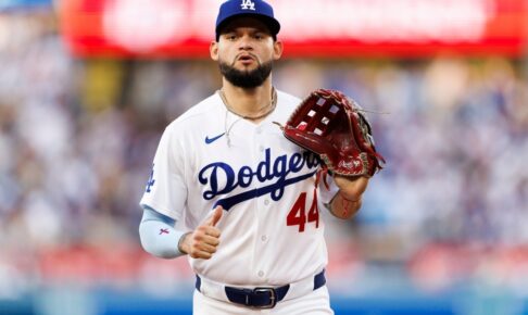 【MLB】「パヘスの前で走るな」佐々木朗希を救った、初回先頭の長打を刺した“パーフェクトスロー”　反転から圧巻のダイレクト返球