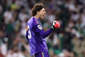 メキシコ40歳GKの“美しすぎるラスト”に世界中から反響「なんという瞬間」　レジェンドへの敬意込めた行動に大声援【北中米W杯】