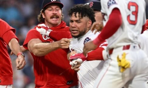 【MLB】「黙って座ってろ」挑発受けた“問題児”コントレラスがブチ切れ……Rソックス戦で乱闘騒ぎ、前日被弾のマイコラスも退場処分に