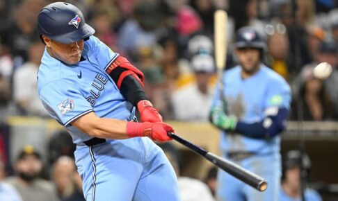 【MLB】「唯一無二の輝きを放つ存在」岡本和真の奮闘を地元記者が絶賛……チーム唯一の2桁アーチに「彼がいなかったら今季は完全に終わっていた」