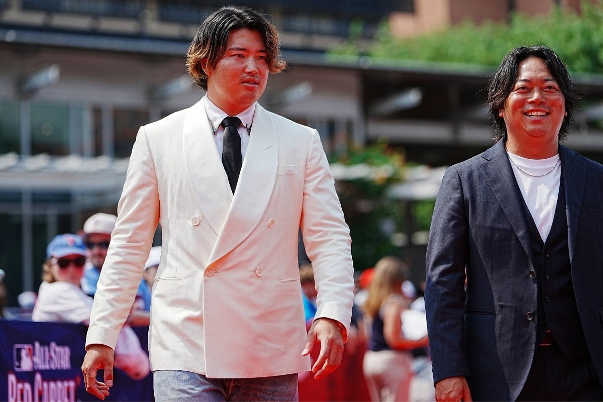 【MLB】村上宗隆、Wソックスの“格下扱い”は「うるせえと思ってます」 白ジャケットとデニムでレッドカーペットショーに登場 【MLB】村上宗隆、Wソックスの“格下扱い”は「うるせえと思ってます」 白ジャケットとデニムでレッドカーペットショーに登場