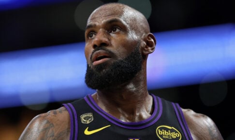 【NBA】レブロンの76ersユニフォーム、販売数が歴代トップに　メッシも大谷翔平も超える売れ行き、衰えぬ人気を証明