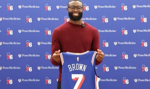【NBA】今季からレブロンと共闘、76ers加入のジェイレン・ブラウンが本音を吐露　トレード通告を受けた時は「スマホを放り投げた」