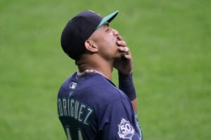 【MLB】「0－22」で歴史的大敗……夏場失速のマリナーズ、イチローの“愛弟子”フリオがアウトカウントを勘違い　2死でスタンドへボールを投げ込む大失態
