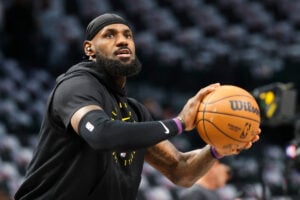 【NBA】レブロン、マクシー、ブラウン……76ers主力トリオの練習動画に反響　早くも「ケミストリーの一端が示された」と米メディア称賛