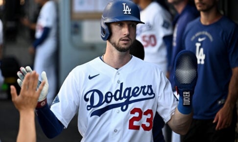 【MLB】苦戦が続くタッカーを後押し、満員のドジャースファンが異例のスタンディングオベーション「特別なエールを贈った」