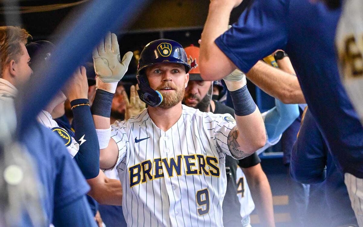 【MLB】独走ブルワーズの異色戦術は「引っ張らない&振らない」 小技多用でもない…チーム本塁打数“最小”で得点上位の理由 ブルワーズのジェイク・バウアーズ(