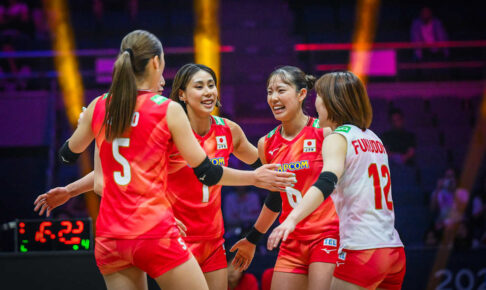 バレー女子日本、和田由紀子の好アタックに公式メディアが脚光「ワダがブロックをこじ開けた！」　涙の一夜から悔しさ晴らす活躍【アジア選手権2026】