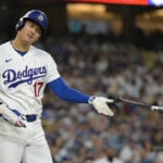 【MLB】大谷翔平、通算7度目の不名誉記録「ゴールデンソンブレロ」 屈辱の1試合4打席連続三振……右腕を気にする様子も 【MLB】大谷翔平、通算7度目の不名誉記録「ゴールデンソンブレロ」 屈辱の1試合4打席連続三振……右腕を気にする様子も