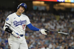 【MLB】大谷翔平、通算7度目の不名誉記録「ゴールデンソンブレロ」　屈辱の1試合4打席連続三振……右腕を気にする様子も