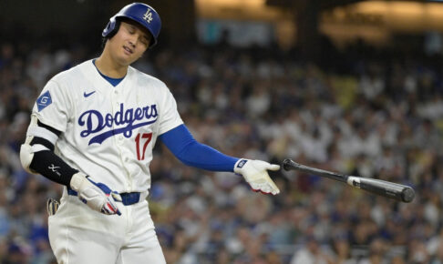 【MLB】大谷翔平、通算7度目の不名誉記録「ゴールデンソンブレロ」　屈辱の1試合4打席連続三振……右腕を気にする様子も