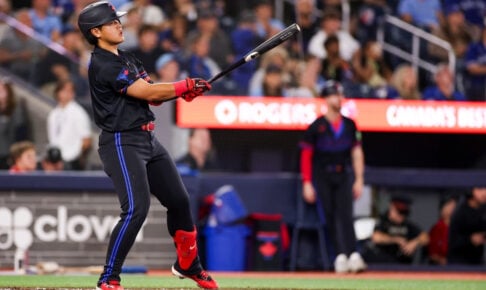 【MLB】「米国1年目から……感心する」ブルージェイズ監督、適時二塁打2本の岡本和真を称賛　公式も「素晴らしい補強だった」と伝える