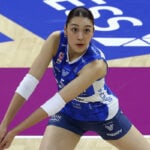 「見送りありがとう」佐藤淑乃、元チームメートに感謝……イタリアへ旅立つ際の様子を公開、惜別のハグも【セリエA女子】