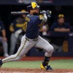 【MLB】ブルワーズが強すぎる……打線爆発でレイズ投手陣を完全粉砕　米記者驚愕“本塁打なし”2死からの8得点「止まらないマシーンだ」