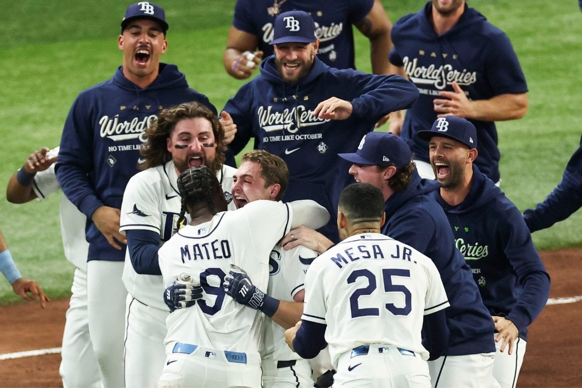 【MLB】レイズ、0勝3敗の崖っぷちから“延長12回”劇的逆転サヨナラ勝ち ブルワーズは途中交代の三塁手が痛恨の悪送球で崩壊 【MLB】レイズ、0勝3敗の崖っぷちから“延長12回”劇的逆転サヨナラ勝ち ブルワーズは途中交代の三塁手が痛恨の悪送球で崩壊