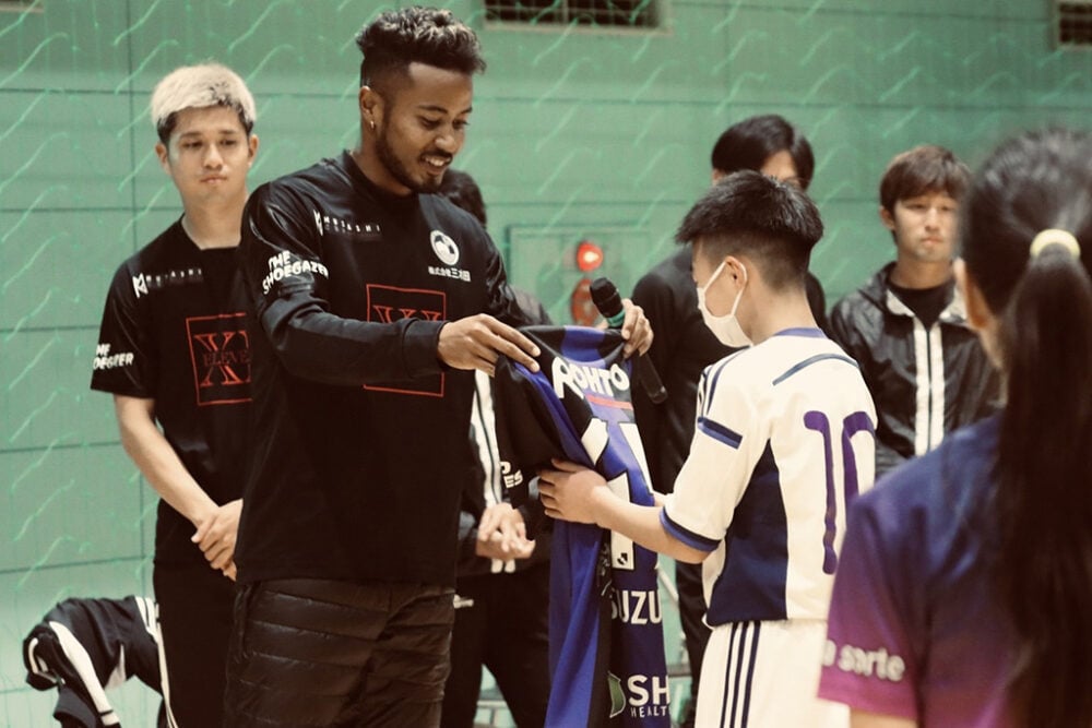 【HEROs AWARD 2022】ガンバ大阪・鈴木武蔵 前編 子どもたちを支援するストライカーの挑戦「夢や希望を与えるのがカッコいい」 【HEROs AWARD 2022】ガンバ大阪・鈴木武蔵 前編 子どもたちを支援するストライカーの挑戦「夢や希望を与えるのがカッコいい」