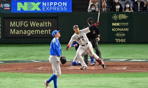 【WBC】侍ジャパン、岡本和真が左手一本で“技あり”3ラン 大谷翔平の意表つくバントでイタリアを翻弄し打線つなぐ 【WBC】侍ジャパン、岡本和真が左手一本で“技あり”3ラン 大谷翔平の意表つくバントでイタリアを翻弄し打線つなぐ