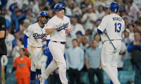 【MLB】ドジャース“新上位打線”が爆発で開幕戦白星　大谷翔平が死球も……タッカーとベッツが適時打、スミスがダメ押し弾