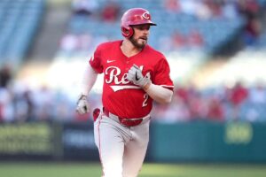 【MLB】ドジャース、元同僚ラックス凱旋で「チャンピオンリング贈呈」　フリーマンやテオスカーと笑顔のハグ……移籍後は内外野で躍動