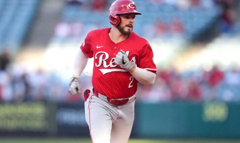 【MLB】ドジャース、元同僚ラックス凱旋で「チャンピオンリング贈呈」　フリーマンやテオスカーと笑顔のハグ……移籍後は内外野で躍動